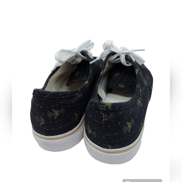 Bioworld Wonder Woman Black Canvas Sneakers Women's Size  10 1/2 - Picture 6 of 11